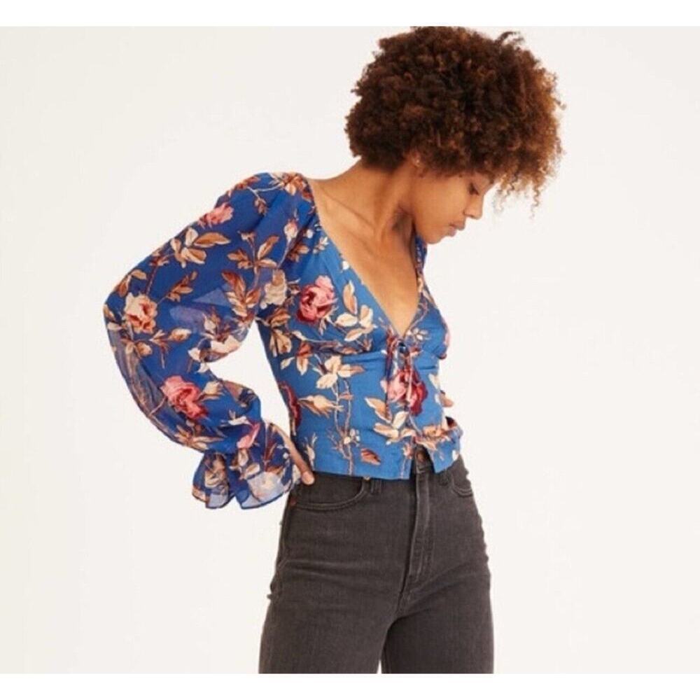UO Urban Outfitters Topanga Blue Floral Crop Smocked Peasant‎ Blouse L NWOT